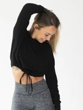 p'tula The Bridgette Cropped Sweater obsidian